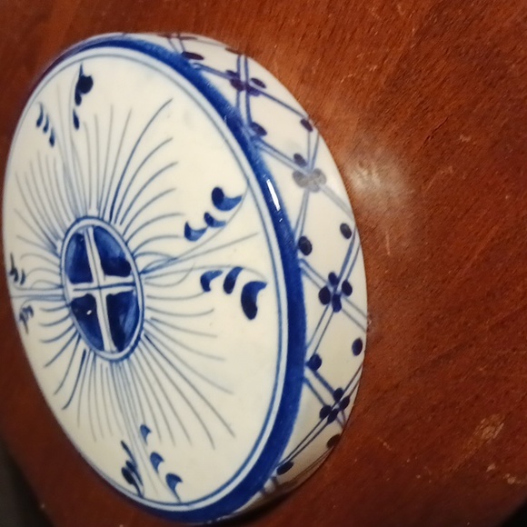 Blue and white or jewelry. China box excellent condition - Picture 3 of 5